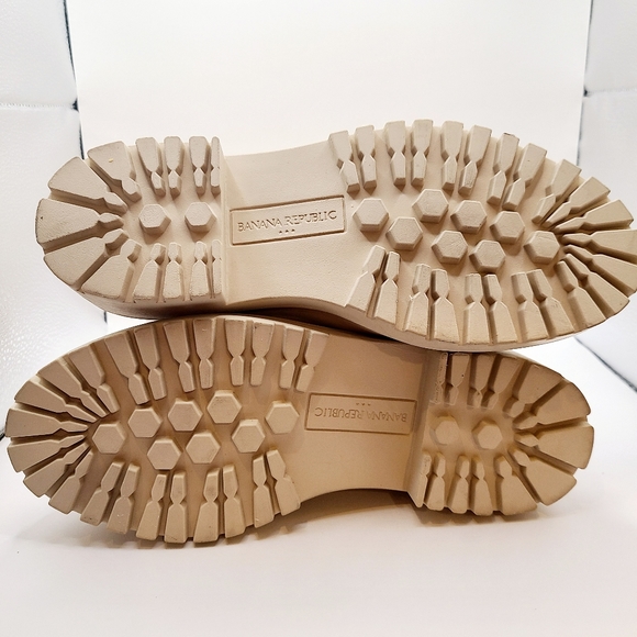 Banana Republic Leather Chelsea Lug Boots size 6 - Picture 3 of 5